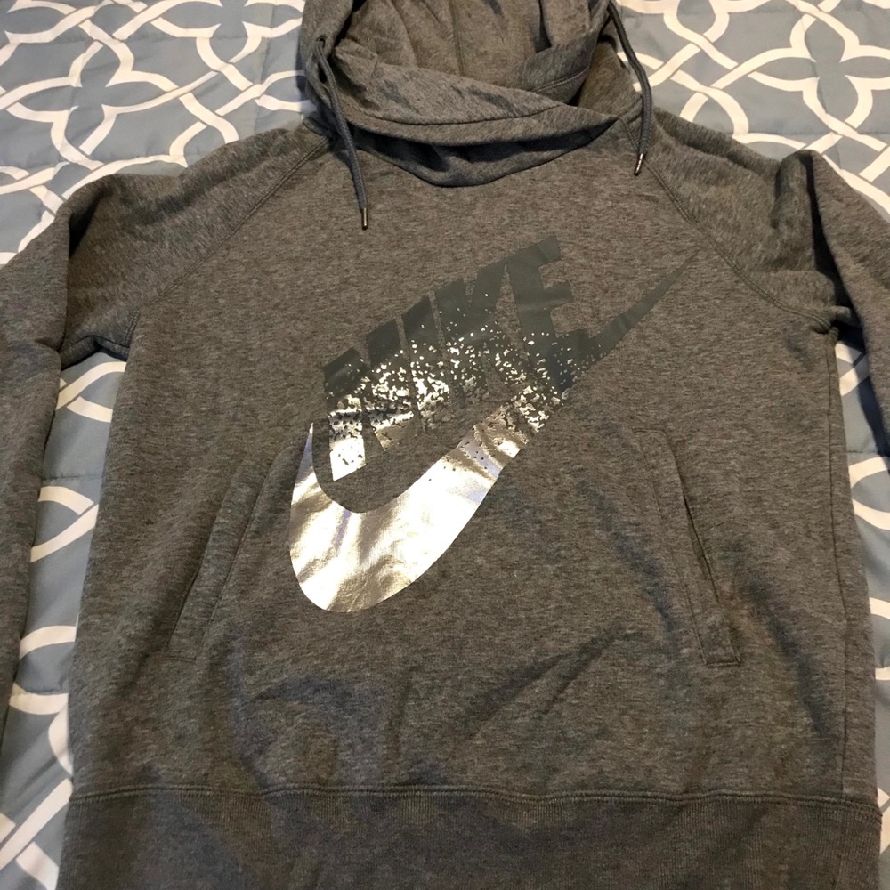 Women’s Nike pullover hoodie